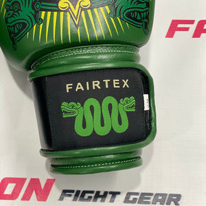 Gants de boxe Muay Thai personnalisés Fairtex de qualité supérieure, imprimés en vert, OEM ODM, gants de sparring professionnels en cuir véritable - Product Image 4