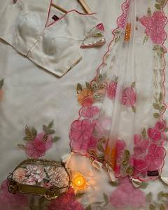Sari indio de boutique, color rosa, con hermosas cintas y lentejuelas, con pintura al pincel, ropa tradicional india, ropa étnica para mujer. - Product Image 1