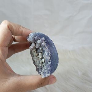 Vente en gros d'agates naturelles en forme de raisin, 5 cm, forme libre, polies pour la guérison et la décoration - Product Image 5