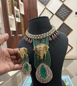Magnifique ensemble collier et boucles d'oreilles en laiton plaqué or de qualité supérieure avec moissanite Polki pour femme, idéal pour mariage, fête ou cadeau tendance - Product Image 3