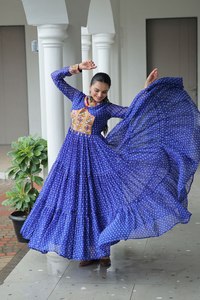 Robe longue décontractée pour femme, coupe ample, style Inde Pakistan, en faux georgette Bandhani avec imprimé et patchwork Kutchi - Product Image 2