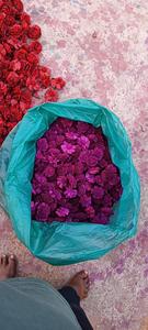 Lotus en tissu artisanal rose vif, moderne et écologique, pour décoration de mariage, fournitures florales et artisanat - Product Image 2