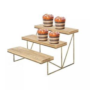 Soporte de pastel de madera de dos niveles de peso ligero con marco metálico dorado brillante Soporte portátil estructurado para servir magdalenas - Product Image 4