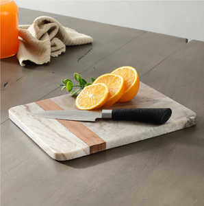 Planche à découper en bois et marbre avec poignée, design moderne et créatif, en pierre blanche - Product Image 4