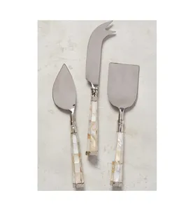 Elegante juego de servir de metal hecho a mano para pasteles y queso, ideal para recepciones nupciales, decoración de mesa con estilo y regalos pensados. - Product Image 3