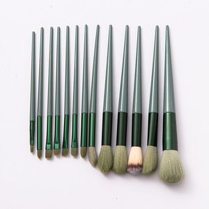 Juego de 13 Brochas de Maquillaje con Mango de Plástico Verde, Brochas Planas de Nailon para Ojos con Bolsa - Product Image 2