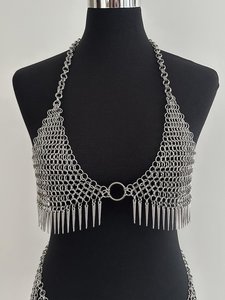 Gilet d'armure en maille de fer noir avec protection en plaque croisée, pièce de costume de guerrier tendance pour femme, artisanat métallique - Product Image 4