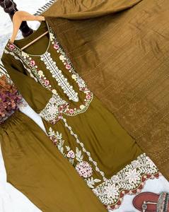 Ensemble Kurta indien pakistanais brodé à manches longues avec dentelle florale et boutons, tenue élégante pour les fêtes et les mariages - Product Image 4