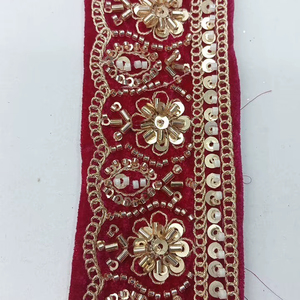 ลูกปัดมุกสีทองอร่ามลายดอกไม้สุดหรูหรา โรแมนติก เป็นมิตรกับสิ่งแวดล้อม ตกแต่งด้วยผ้าลูกไม้ปักลายตาข่ายโพลีเอสเตอร์ 100% จาก JK Creation - Product Image 1