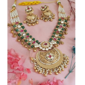 Ensemble collier et boucles d'oreilles en pierres plaquées or avec perles de moissanite de haute qualité pour femmes, bijoux de créateur pour les mariages - Product Image 1