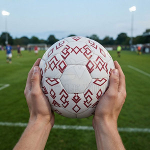 Ballon de football hybride PU haut de gamme, construction robuste, léger, personnalisable, entraînement professionnel, utilisation en extérieur - Product Image 2
