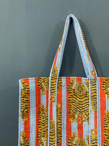 กระเป๋าแฟชั่นลายดอกไม้สุดฮิต พร้อมกระเป๋าโท้ทแบบสั่งทำพิเศษ กระเป๋าเครื่องสำอาง กระเป๋าโท้ทสุดฮิตมาแรง สำหรับเดินทางและปิกนิก - Product Image 3