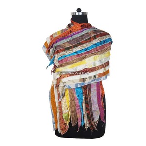 Estola de Poliéster-Seda Reciclada con 15 Tiras de Sari, Hecha a Mano en India, Reversible, Vintage, para Mujer - Product Image 2