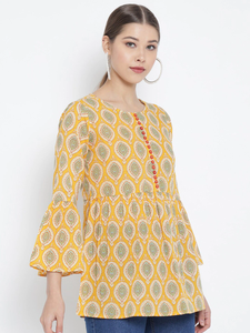 Blusa de Algodón Amarillo para Mujer, Estampado Floral, Corte Regular, con Mangas Campana y Cuello Redondo, Diseñada para Uso Casual de Verano - Product Image 4