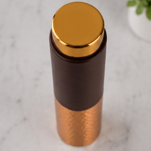 Bouteille en cuivre haut de gamme TamraFusion, flacon en cuivre bicolore, revêtement brun mat, base martelée, récipient en cuivre pour boissons - Product Image 2