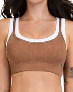 Ensemble de sport pour femme : soutien-gorge contrastant marron mocha et blanc et pantalon évasé taille haute extensible pour yoga, fitness, gym – Vente en gros OEM personnalisée - Product Image 3