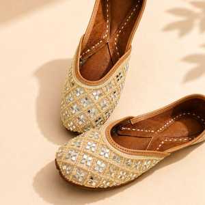 Wholesale Ladies Khussa Traditional Pumps Handmade Pakistani Flats Elegant Embroidered Wedding Ethnic Shoes Factory Supply - Product Image 3