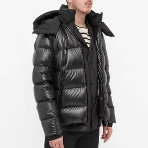 Blouson matelassé noir brillant avec capuche amovible pour homme, streetwear haut de gamme et imperméable, provenant d'un fabricant en gros. - Product Image 3
