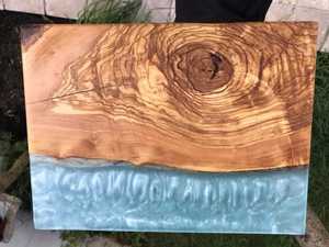 Planche de service de luxe en bois d'acacia et résine époxy, faite à la main, durable, rustique, pour charcuterie, fromage, pain, viande - Product Image 5