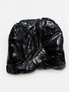 Resina Shilajit negra pura del Himalaya al mejor precio en forma de ladrillo duro para compras a granel de La India - Product Image 1