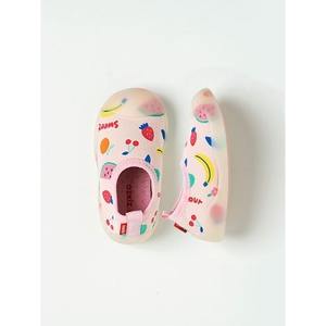 Chaussures aquatiques de style coréen OZKIZ pour enfants de 2 à 7 ans, à bout fermé, mode estivale, vente en gros, application plage - Product Image 1