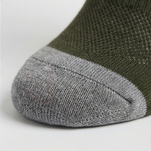 Chaussettes pour hommes à motif géométrique, tricotées, respirantes, en coton et élasthanne, pour un usage quotidien en automne, style classique - Product Image 6