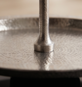 Support à gâteau à 2 niveaux en métal argenté de qualité supérieure avec poignée à finition sphérique, base en piédestal martelé, plateau de présentation pour pâtisseries et cupcakes - Product Image 4