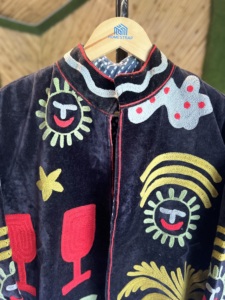 Chaqueta de terciopelo tejida con bordado y forro de algodón para mujer, diseño floral bohemio Suzani, abrigo étnico hecho a mano para invierno/primavera/verano - Product Image 4