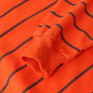 Sudadera clásica básica de mezcla de algodón diseñada para brindar comodidad, calidez y durabilidad, ideal para uso diario informal. - Product Image 4