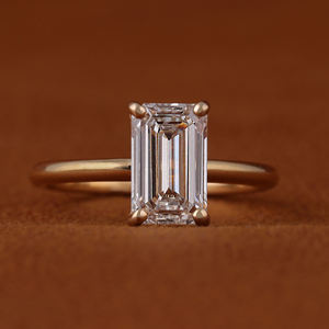 Bague de fiançailles classique en diamant de laboratoire certifié IGI, taille émeraude, sertie de griffes, pour homme et femme, 1,5 ct, HPHT CVD, or massif 14 carats - Product Image 1