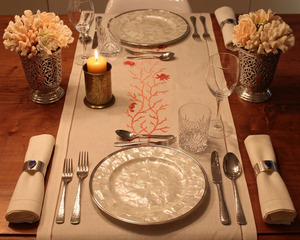 Camino de Mesa Bordado con Coral Rojo y Vida Marina, Cubierta de Mesa de Algodón Blanco con Dobladillo, Decoración Costera para Hogar, Bodas y Cenas - Product Image 4