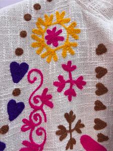 Veste Suzani en coton blanc de qualité supérieure, brodée, à motif floral, manches longues, col montant, faite à la main, style bohème, vêtement d'extérieur pour l'automne - Product Image 2