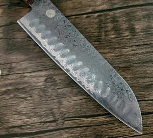 Cuchillo de Chef Santoku de Acero de Damasco Hecho a Mano, Estilo Industrial, Personalizable, de Alta Calidad, Ambidiestro, con Mango de Madera de Resina, Apto para Lavavajillas - Product Image 3