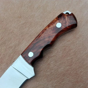 มีดทำมือคุณภาพสูงขนาด 8.25 นิ้ว รุ่นใหม่ สำหรับตั้งแคมป์ ล่าสัตว์ และงานบุชคราฟท์ ทำจากเหล็ก 1095 H.C พร้อมด้ามจับไม้พะยูงที่มีความแข็งแรงและจับถนัดมือ - Product Image 4