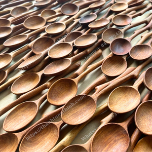 Ensemble de 2 cuillères en bois naturel avec manches colorées, ustensiles artisanaux légers, fabriqués au Vietnam - Product Image 6