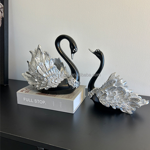 <span class=keywords><strong>Sculpture</strong></span> européenne de <span class=keywords><strong>couple</strong></span> de cygne noir en résine, décoration de bureau créative artisanale d'animaux adaptée aux mariages, à la maison et au salon - Product Image 4
