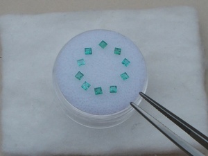 10 émeraudes colombiennes carrées, pierres précieuses naturelles facettées, 2 mm chacune, pour la fabrication de bijoux - Product Image 2
