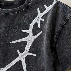 เสื้อยืดโอเวอร์ไซส์สีดำสำหรับผู้ชายจาก ONETEN APPARELS พิมพ์ลายด้านหน้าด้วยเทคนิคซิลค์สกรีน แขนสั้น ผลิตจากผ้าฝ้ายเจอร์ซีย์ที่เป็นมิตรต่อสิ่งแวดล้อม สไตล์สตรีทแฟชั่น - Product Image 6