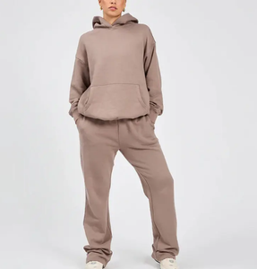 Ensemble de survêtement personnalisé pour femme avec sweat à capuche et pantalon large évasé en molleton épais de coton French Terry - Product Image 1