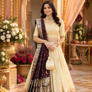 Lehenga Choli en soie Paithani de qualité supérieure avec bordure contrastée et dupatta en soie satinée Zari, prix de gros par Royal Export - Product Image 5