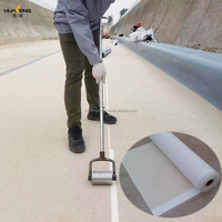 Modern HDPE Bütil Kauçuk Kendinden Yapışkanlı Su Geçirmez Nefes Alabilen Buhar Geçirgen Rulo Membran Ev Çatı Kaplaması Yapı Malzemeleri için