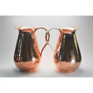 Carafe en métal élégante et haut de gamme, artisanale, pour la décoration et le service, idéale pour l'aménagement intérieur de luxe et l'hôtellerie. Métal artisanal de qualité supérieure. - Product Image 4