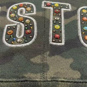 Sudadera con capucha de streetwear personalizada con pedrería para hombre, de felpa francesa, con estampado de diseñador, con cremallera, oversize, de peso pesado, con estampado de camuflaje. - Product Image 4