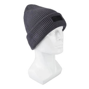 Gorro de Punto Acanalado Unisex para Invierno con Parche de Cuero en Blanco para Bordado de Logotipo Personalizado al por Mayor - Product Image 1