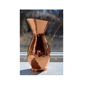 Jarra de Agua de Cobre Hecha a Mano con Acabado Martillado y Asa, Diseño Vintage para Uso en la Mesa - Product Image 1