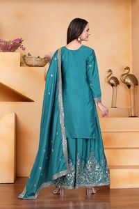 Ensemble trois pièces pour femme en soie Chinon avec motif à sequins, comprenant un Kameez court, un pantalon palazzo à jambes larges et un long foulard, entièrement cousu - Product Image 6