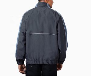 Chaqueta Deportiva Retro de Nailon con Cierre y Logotipo Bordado Personalizado, Chaqueta Cortavientos para Hombre - Product Image 3