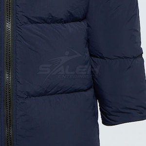 Chaqueta Larga Acolchada Personalizada con Relleno Cálido, Tela Exterior Suave y Capucha Ajustable para Clima Frío - Product Image 6