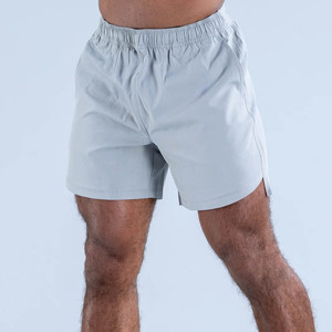 Pantalones cortos de entrenamiento para hombre, color gris tormenta, de alta calidad, 6/8 de longitud, ligeros, con logotipo personalizado, cintura elástica y bolsillos laterales. - Product Image 1