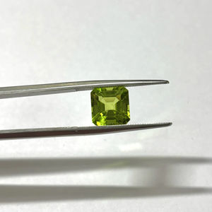 Peridoto natural octogonal, gema facetada, olivino calibrado para la fabricación de joyas, de 3 mm a 10 mm, certificado. - Product Image 1